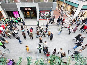 Christmas shopping due to rise